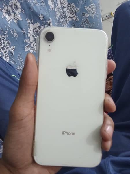 i phone xR 64 gb jv waterpsck condition 10/9 0
