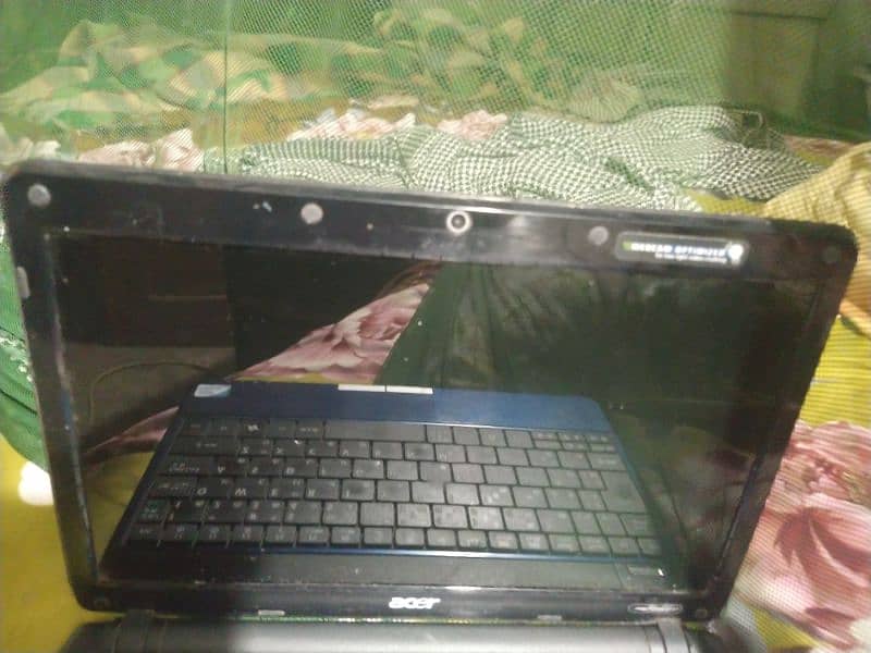 Acer laptop i3 3 gernation 4 ram 250 hard front camera 0313/79/59/352 5
