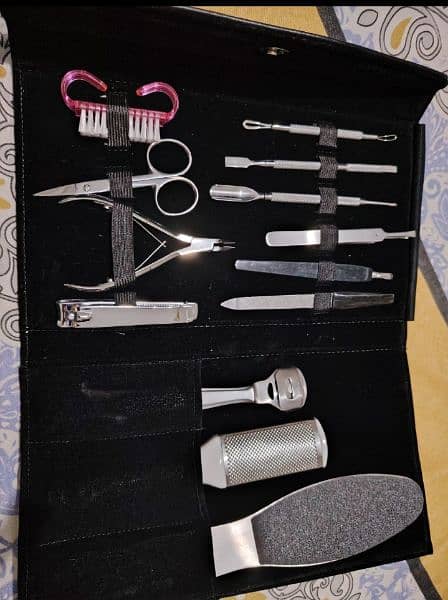 manicure pedicure kits and hair cutting scissors 5