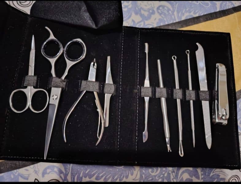 manicure pedicure kits and hair cutting scissors 6