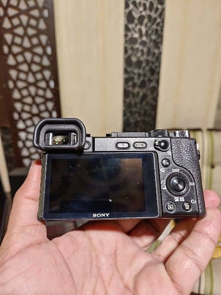 Sony A6400+16-50 kit lens 11