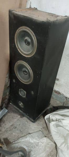 2 speakers 1 side bowfer 0