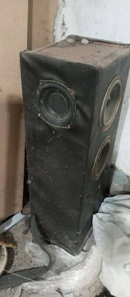 2 speakers 1 side bowfer 1
