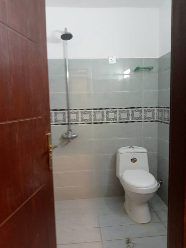 1 bed apartment avaible for sall in gulberg islamabad 5