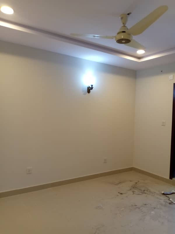 1 bed apartment avaible for sall in gulberg islamabad 12
