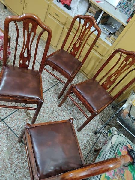 6 Dinning chairs in very good condition 0