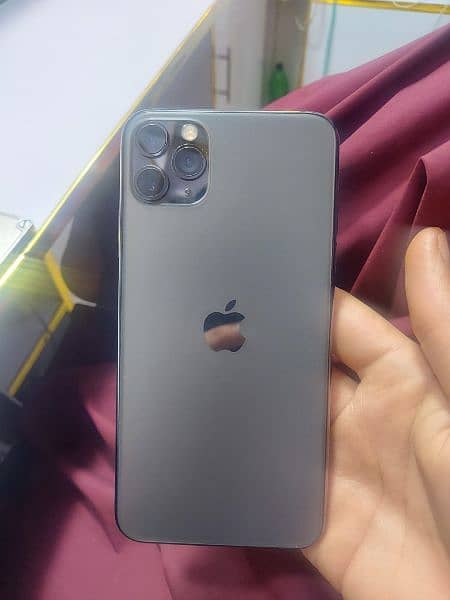 iphone11pro max non pta 90% water picture condition 2