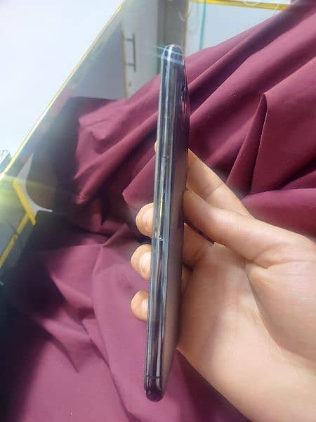 iphone11pro max non pta 90% water picture condition 3