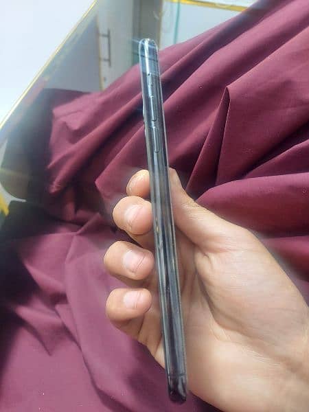 iphone11pro max non pta 90% water picture condition 4