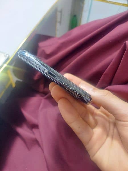 iphone11pro max non pta 90% water picture condition 5