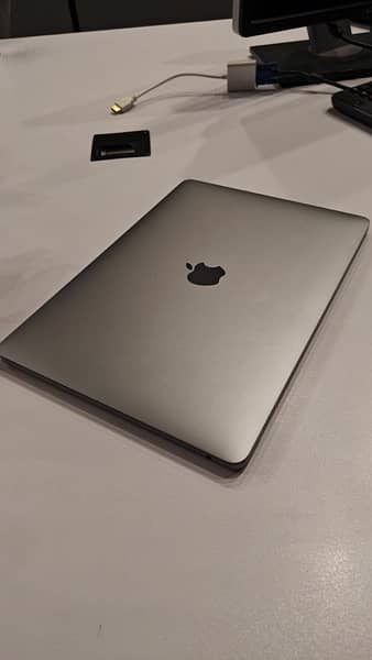 Apple MacBook Pro 2017 13” | 16 GB Ram | 256 GB SSD 4