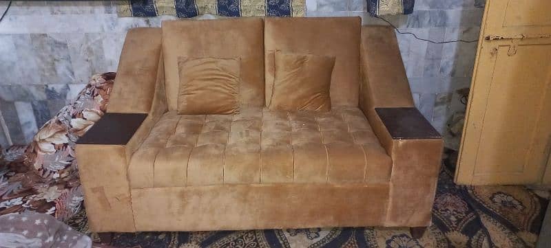 4 seater sofa set  and 1 maiz new excellent condition hai 0