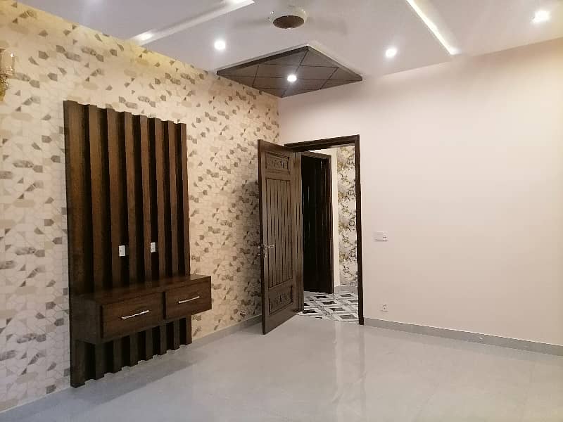 Prominently-Located 12 Marla House Available In Johar Town Phase 2 - Block H2 10