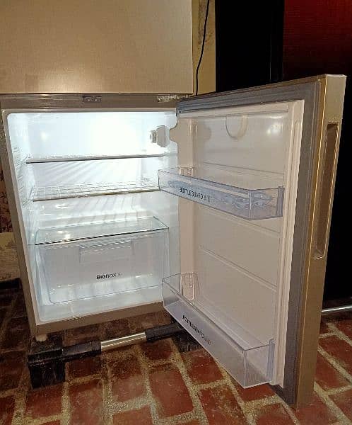 Haeir Refrigerator HRF-216EBD-01 5