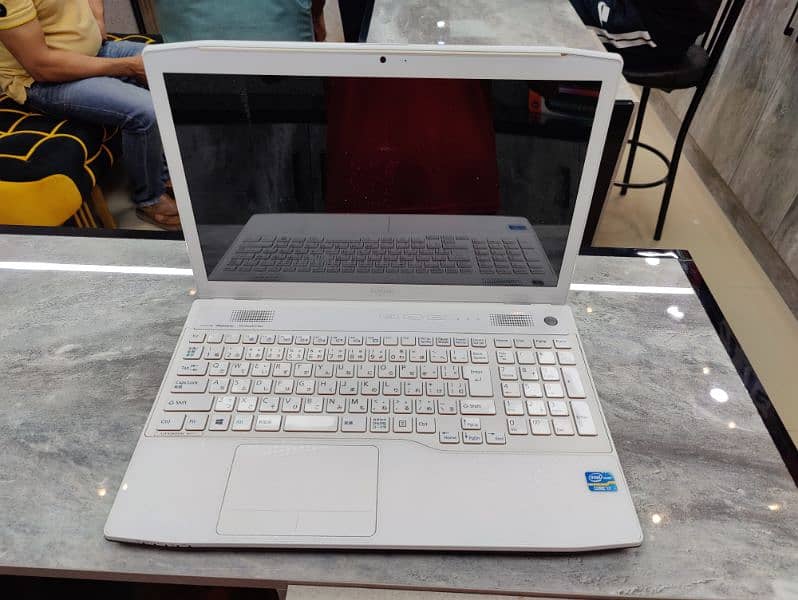 laptop fujitsu AH77/J 2