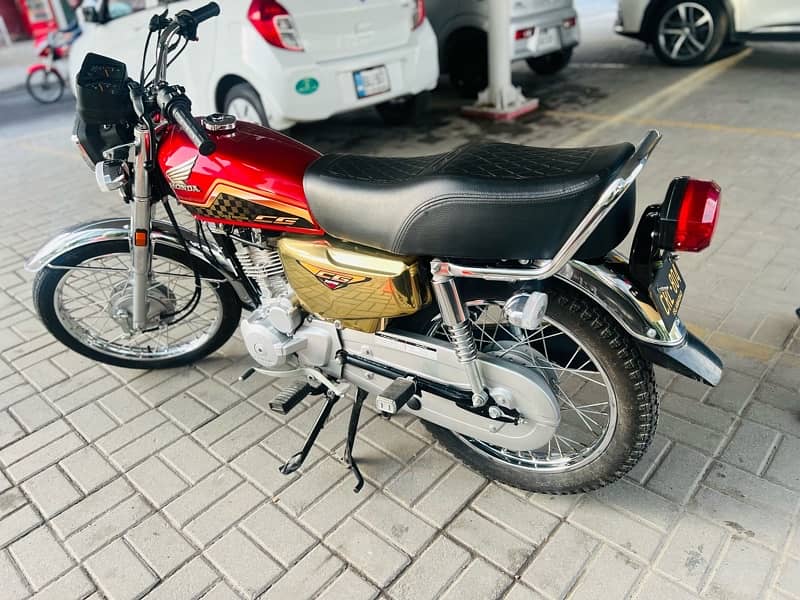 HONDA 125 self start gold with red 804 1
