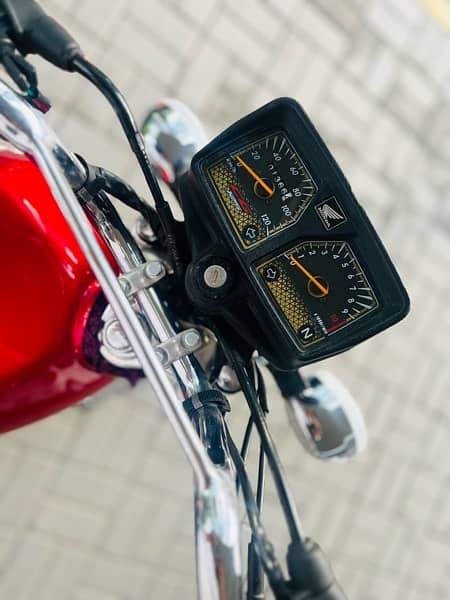 HONDA 125 self start gold with red 804 2