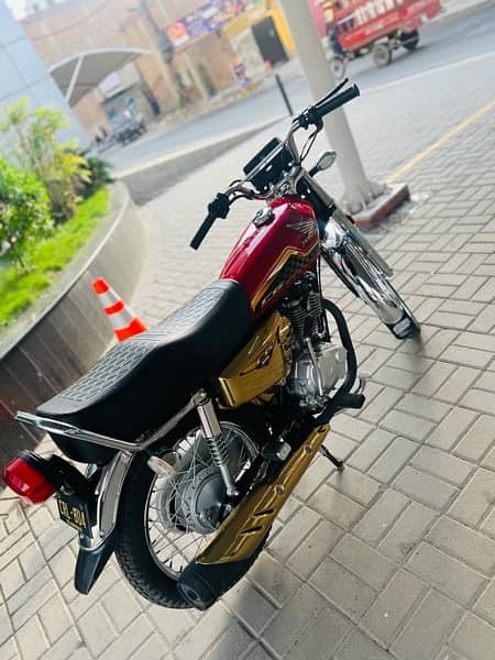 HONDA 125 self start gold with red 804 4