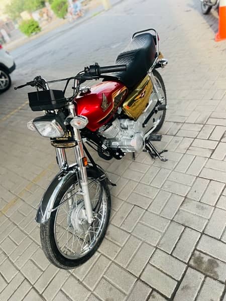 HONDA 125 self start gold with red 804 5