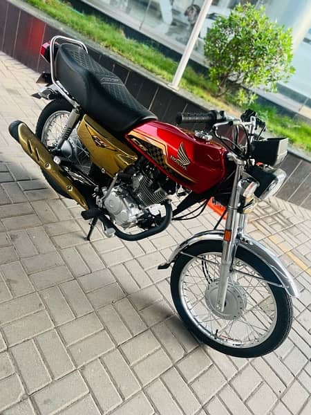 HONDA 125 self start gold with red 804 6