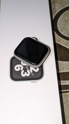 Apple Watch SE 2022 janurary white colour 100 health 1-2 times used