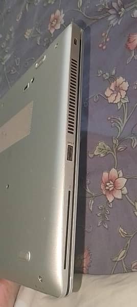 hello I am selling my ultra book hp 11