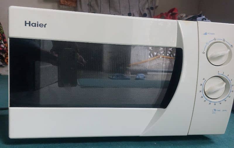Haier Microwave Oven, HR-5702D 0
