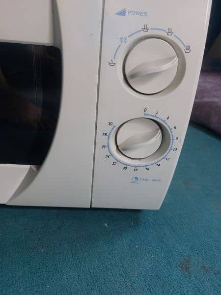 Haier Microwave Oven, HR-5702D 5