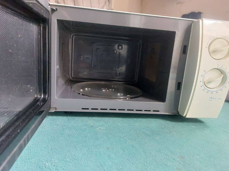 Haier Microwave Oven, HR-5702D 6