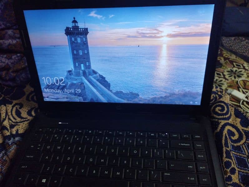 hp 1000 laptop 8/10 best for students and entertainment purposes 4