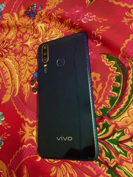 vivo y15 4/64 with box charger 2