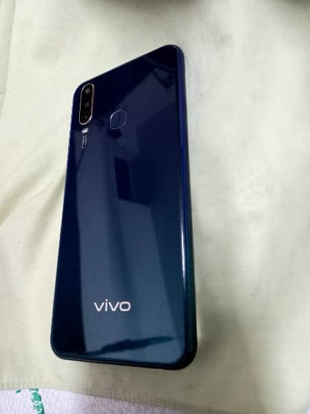 vivo y15 4/64 with box charger 7