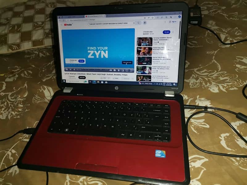 HP laptop on red color for sale 0