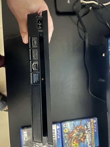 PS 4 SLIM 500 GB Four Controllers and 10 games 0