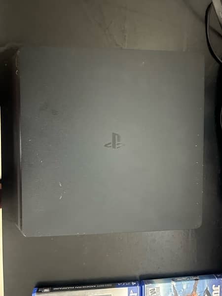 PS 4 SLIM 500 GB Four Controllers and 10 games 3