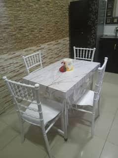 I'm selling dining table and four chairs 10/10 only 30000