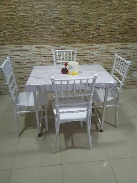 I'm selling dining table and four chairs 10/10 only 35000 1
