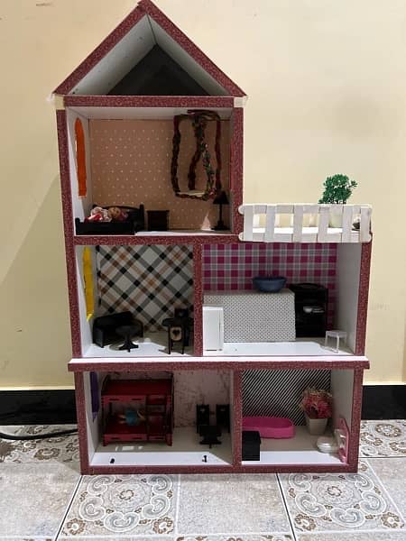 doll house— completely customised. 0