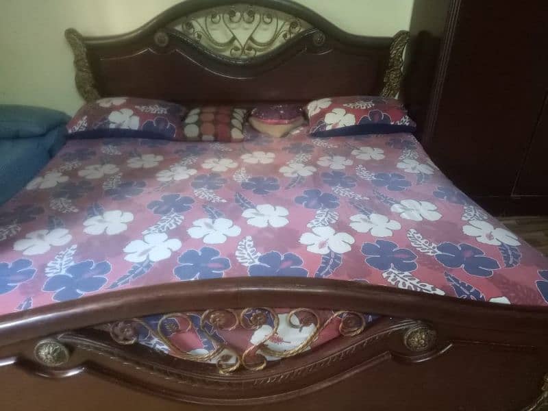 full bed room set condition 10 out of 7 price negotiable 4