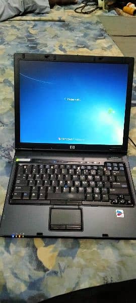 hp laptop very good condition with charger 3