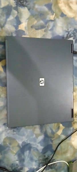 hp laptop very good condition with charger 4