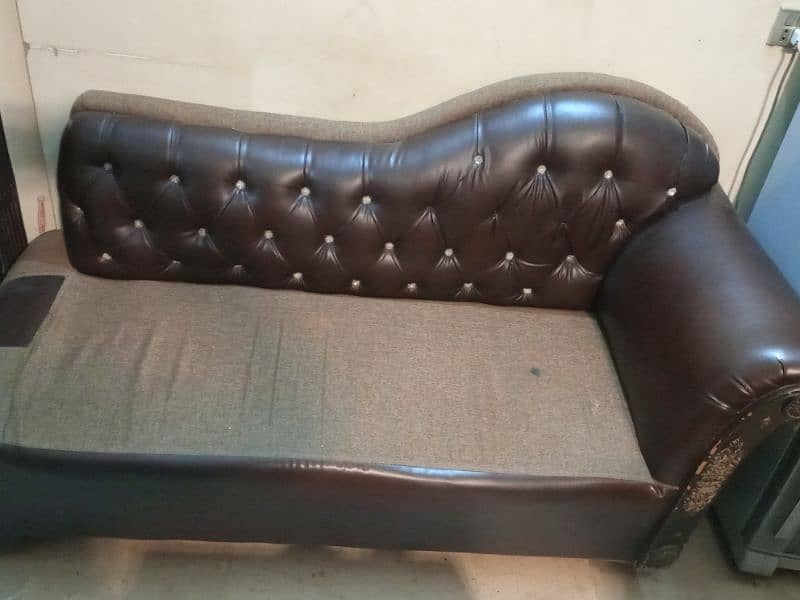 Stylish 3 Seater Sofa in 9/10 Condition ( Urgent Buyer Required ) 3
