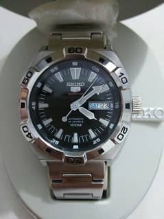 SEIKO 5 Branded sports watch