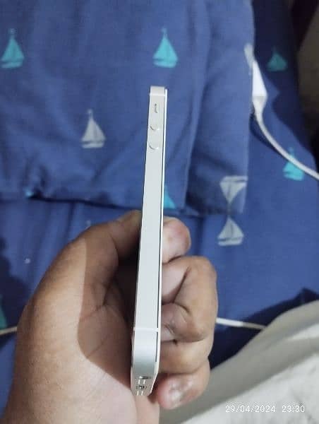 iPhone 5s 16 GB silver 1