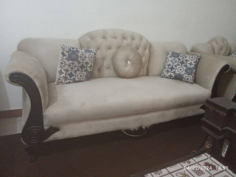 7 seater 2 month used sofa set is for sale 4