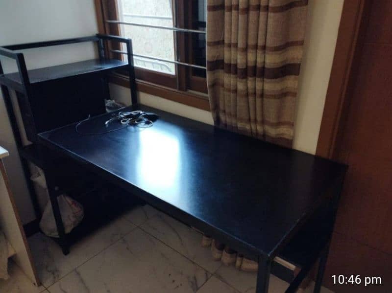 only slidely used table looks like new 0