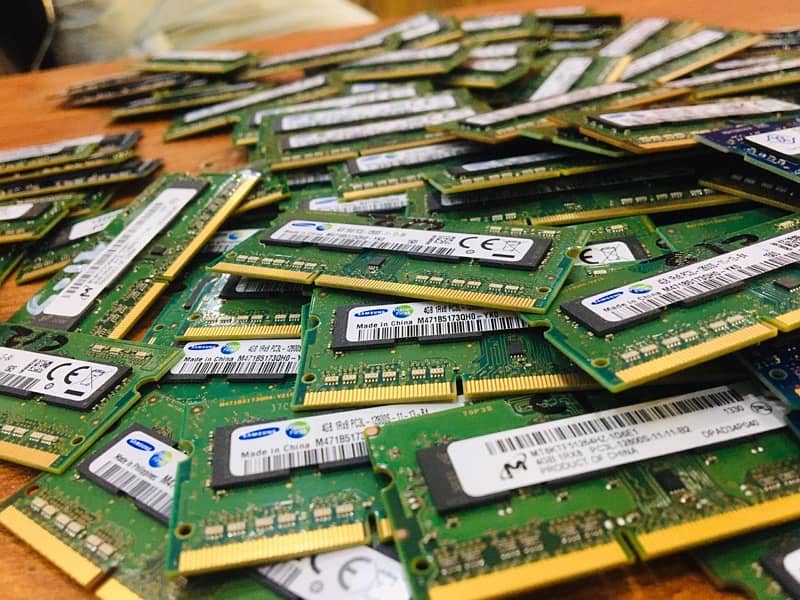 Laptop RAM DDR2 / 3 / 4 / 5  Quantity  Available 4