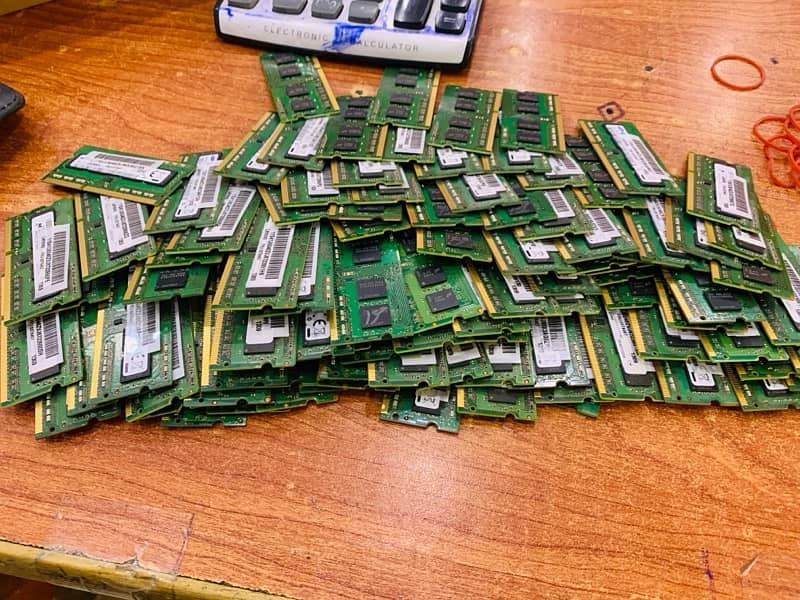 Laptop RAM DDR2 / 3 / 4 / 5  Quantity  Available 6