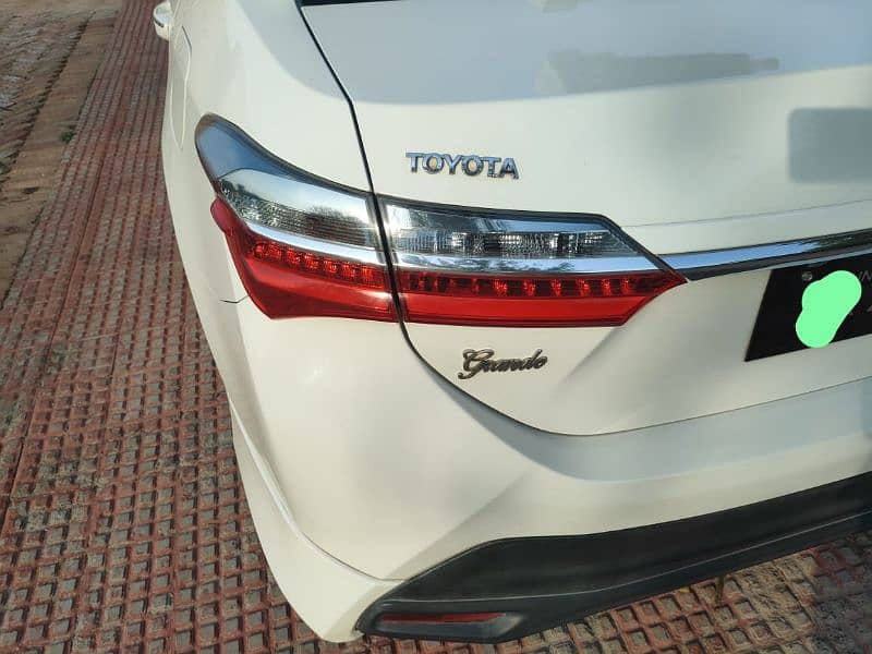 Toyota Corolla Grandi 1.8 Black interair 5