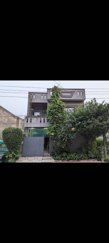 owner built 5.5 marla house for sale in R1 block Johar town Lahore 3